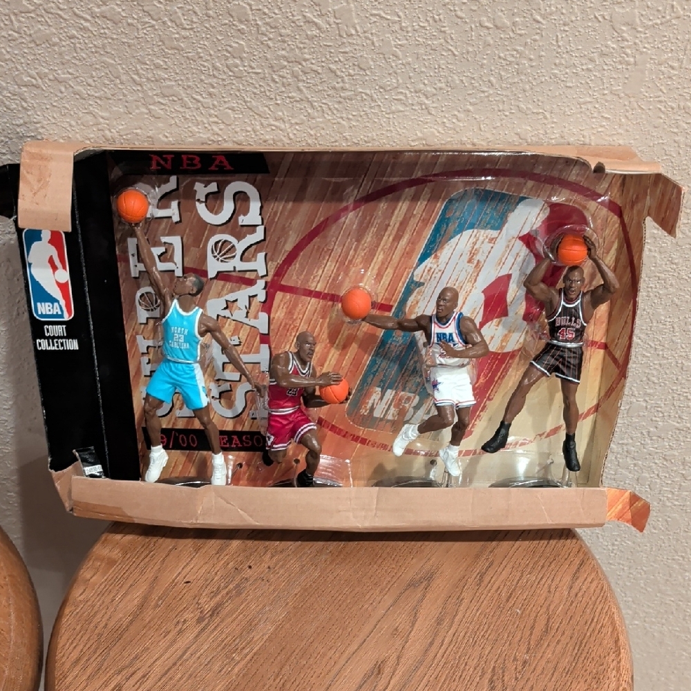 NBA Court Collection Figure in Blue and Orange
